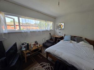 Bedroom- click for photo gallery